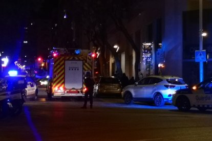 Imatge d'una dotació de Bombers al loc dels fets.