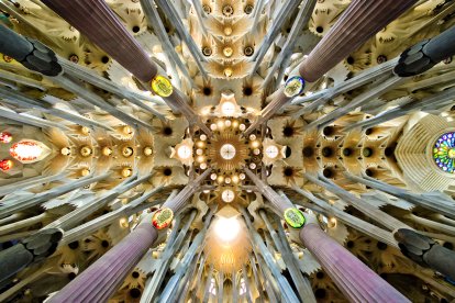 Imatge de l'interior de la Sagrada Família de Barcelona, obra d'Antoni Gaudí.