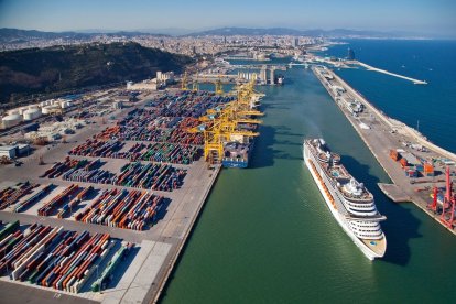 El port de Barcelona en una imatge d'arxiu.