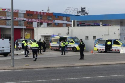 Un instant del dispositiu policial al polígon Francolí de Tarragona.