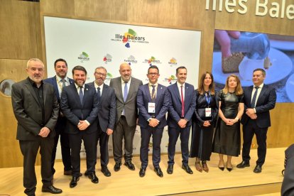 Representants dels municipis que formen la candidatura per declarar les fortificacions Patrimoni Mundial per la UNESCO.