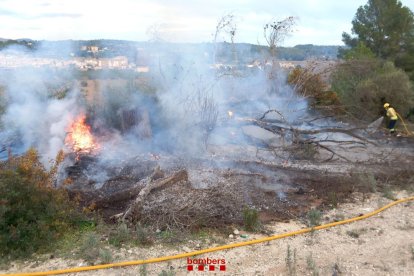 Imatge de l'incendi d'aquest dissabte a la Riera de Gaià