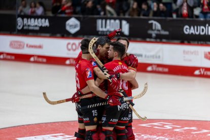 Els jugadors del Reus Deportiu Virginias celebrant una victòria en un partit d’aquesta temporada.