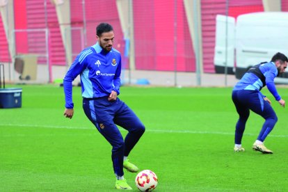 El davanter del Nàstic, Antoñín Cortés, durant l’entrenament d’ahir al matí al camp Annex.