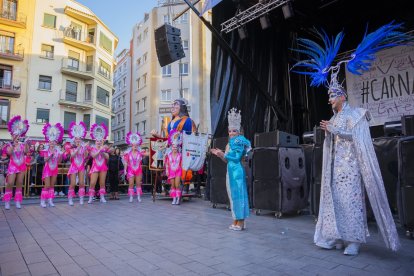 Entrada del Rei Carnestoltes i la Concubina a la plaça Corsini.