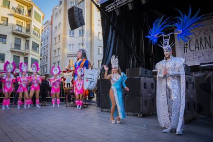 Entrada del Rei Carnestoltes i la Concubina a la plaça Corsini.