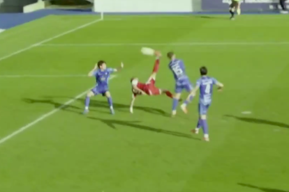 Antoñín va retallar distàncies a Ourense amb un gol de xilena.