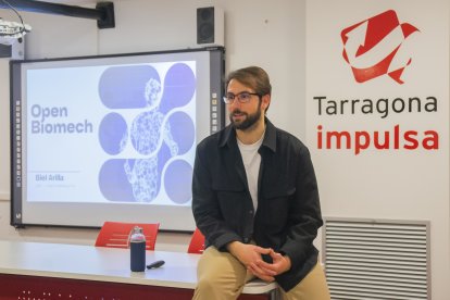 Biel Arilla, CEO d’Open Biomech, durant una xerrada.