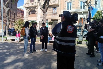 Imatge de l'equip desplegat per gravar el programa Lo sabe, no lo sabe.