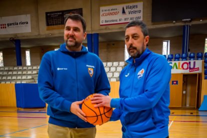 Els tècnics Toni Larramona (CBT) i Jesús Muñiz (CB Salou).