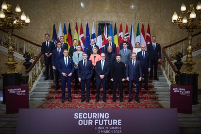Foto dels líders europeus participants a la cimera de Londres sobre seguretat i Ucraïna