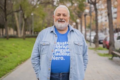 El comunicador Xarli Diego al carrer Vidal i Barraquer de Tarragona