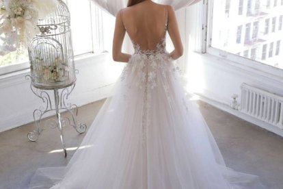 Imagen de un vestido de la tienda Agatha Novias.
