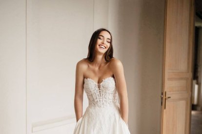 Imagen de un vestido de Novias Janna de Llorenç del Penedés.