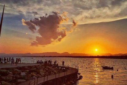 Imatge de la posta de sol a Salou.