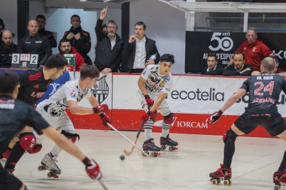 El jugador del Reus Deportiu Diego Rojas durant el partit d’ahir contra el Benfica.