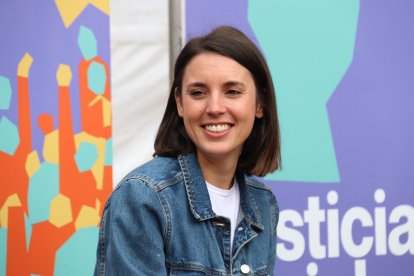 Imatge d'arxiu d'Irene Montero, en un míting a la plaça Josep Maria Huertas de Barcelona