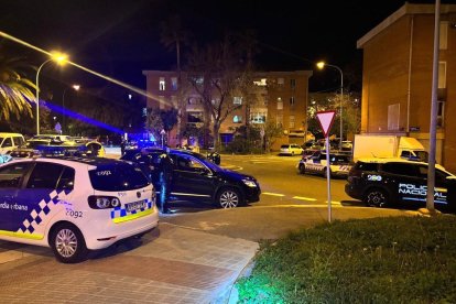 Un instant del dispositiu policial conjunt al barri de Sant Josep Obrer.