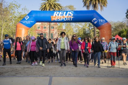 Centenares de personas participaron en la caminata popular de primavera, destinada a sensibilizar sobre el cáncer.