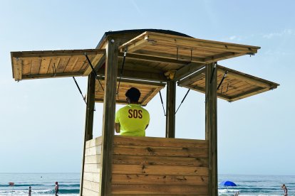 Imatge d'arxiu d'un socorrista a Torredembarra.