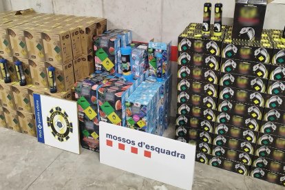 Imatge de les ampolles del gas del riure intervingudes a Reus.