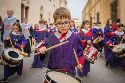 Viacrucis procesional del Lunes Santo en Tarragona.