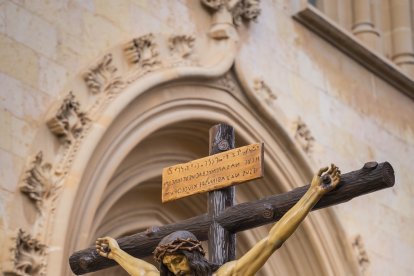 Viacrucis procesional del Lunes Santo en Tarragona.
