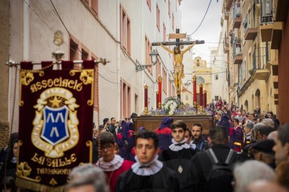 Viacrucis procesional del Lunes Santo en Tarragona.