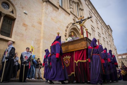 Viacrucis procesional del Lunes Santo en Tarragona.