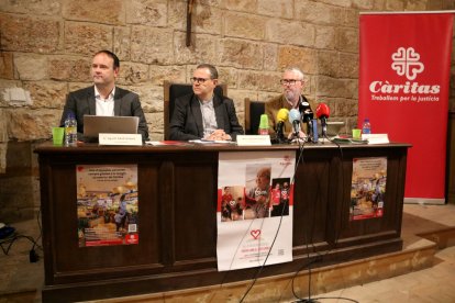 El bisbe de Tortosa, Sergi Gordo, al centre de la foto.