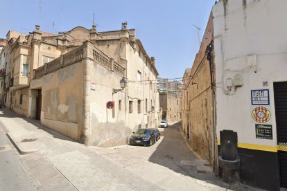 Entrada al raval dels Filadors i el conjunt protegit de Ca Blasi.