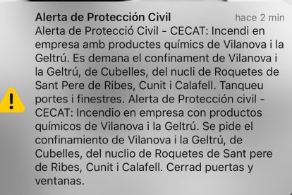 Missatge enviat per Protecció Civil per ordenar el confinament de la població de Vilanova i la Geltrú, les Roquetes, Cubelles, Cunit i Calafell per l'incendi d'una nau de productes de piscina.