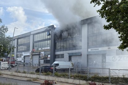 Imatge de l'incendi d'indústria a Vilanova i la Geltrú