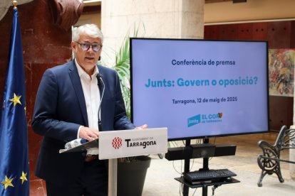 El portaveu municipal de Junts per Catalunya a l’Ajuntament de Tarragona, Jordi Sendra, durant la roda de premsa d’ahir.