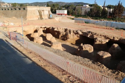 Restos arqueológicos aparecidos delante del HTVC durante las obras de ampliación del centro.