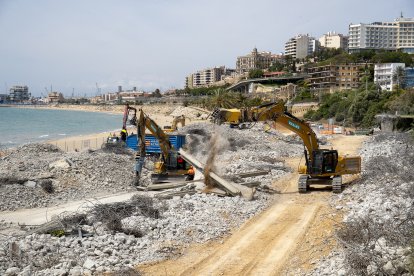 Es preveu poder recuperar el 90% de les 12.000 tones de formigó que conformaven la plataforma.