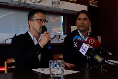 Jordi Ferré junt al president de l’AEH, Francesc Pintado.