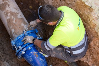 Per segon estiu consecutiu, els operaris portaran polseres de control de temperatura.