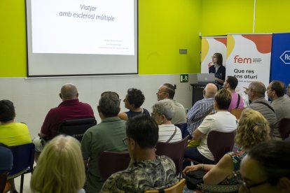 Fotografia de la xerrada informativa a Mas Sabater sobre esclerosi múltiple.