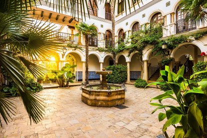 Imagen del patio andaluz de Roc de Sant Gaietà.