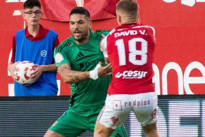Antoñín Cortés durant el partit.