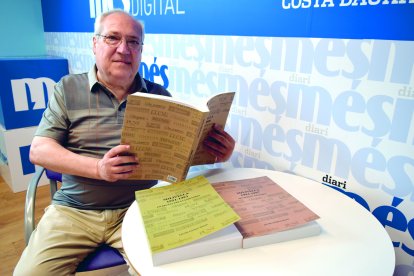Jaume Gómez Travé amb els tres volums que acaba de publicar.

Jaume Gómez Travé amb els tres volums que acaba de publicar.  C.S.

Jaume Gómez Travé amb els tres volums que acaba de publicar.  C.S.