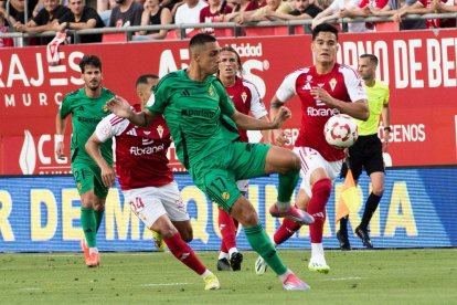 El golejador del partit, el pitxitxi Pablo Fernández, durant el duel contra el Real Murcia del darrer dissabte.