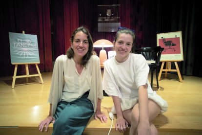 Marina Porras i Juliana Canet van celebrar el Club Tàndem presencial al Centre de Lectura de Reus.