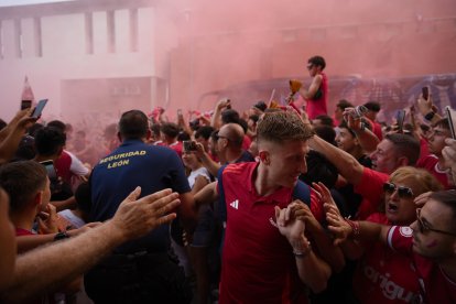 Imatge de la rebuda dels jugadors al Nou Estadi