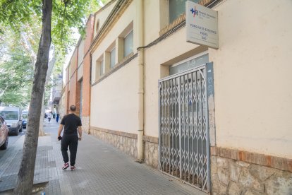 L’antiga fàbrica tèxtil de Pich Aguilera es troba a l’avinguda del President Companys, a prop del Mercat Central.