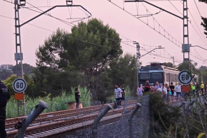 Tren aturat per falta de tensió.