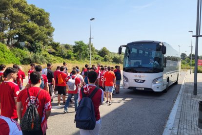 Imatge d'un dels busos amb els aficionats del Nàstic