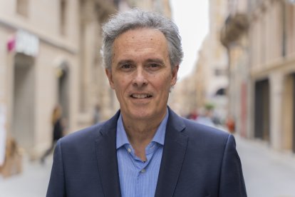 Fotografia de l’advocat Lluís Gibert, al carrer de Llovera de Reus.