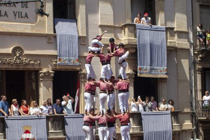 7de9f carregat de la Colla Vella a la plaça del Blat.